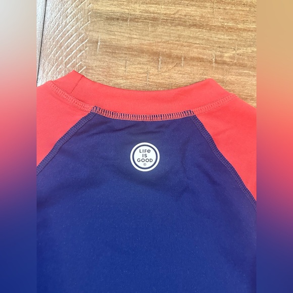 BOYS/GIRLS Life is Good Logo long sleeve rash/sun guard UPF50 RED/BLUE Sz: 6 NWT - Picture 8 of 12